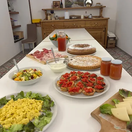 Acomodação com café da manhã  La Perla Dei Gemelli 3*